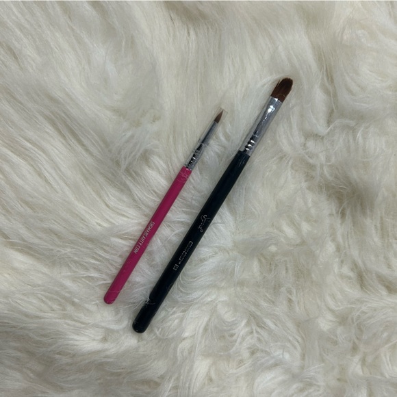 Sigma Beauty Brushes and Two Cases - Picture 6 of 16